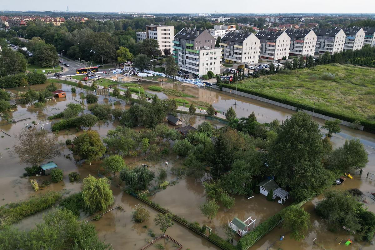 Wrocław! Woda wdziera się na osiedle Stabłowice!